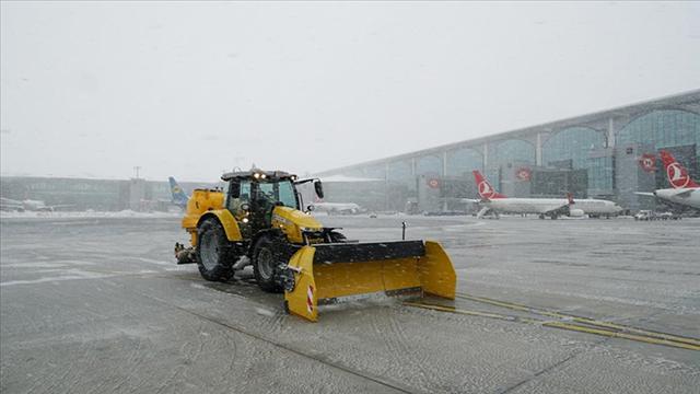 İstanbul Havalimanında buzlanmaya karşı önlemler sürüyor