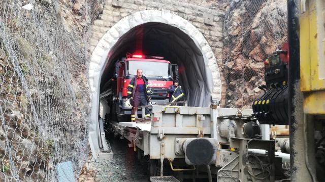 Yangın vagona yüklenen itfaiye aracıyla söndürüldü