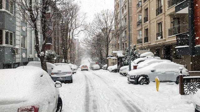 İstanbulda kar etkisini artırdı