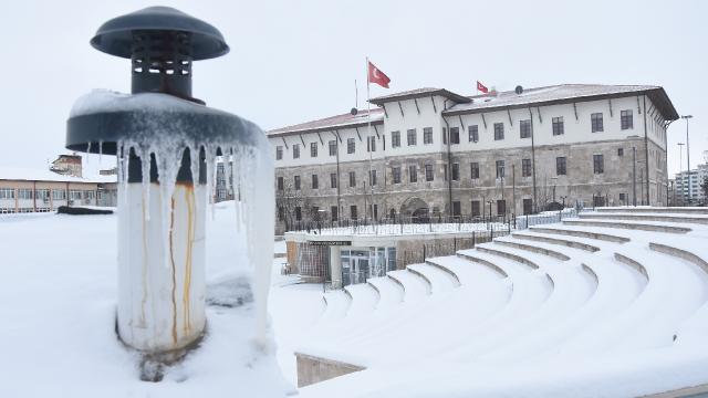 Sivasta 916 yerleşim ulaşıma kapandı