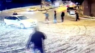 Yokuş aşağı otomobilde kayan çocuğun mucize kurtuluşu