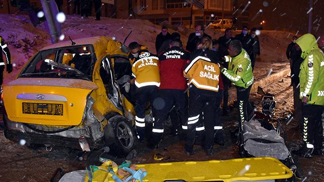 Kırıkkalede otobüs ve iki ticari taksi çarpıştı: 1 ölü, 2 yaralı