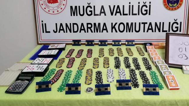 Muğlada kumar oynanan evdeki 18 kişiye ceza kesildi