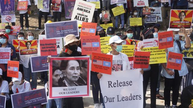 Myanmarda darbe karşıtı gösteriler sürüyor