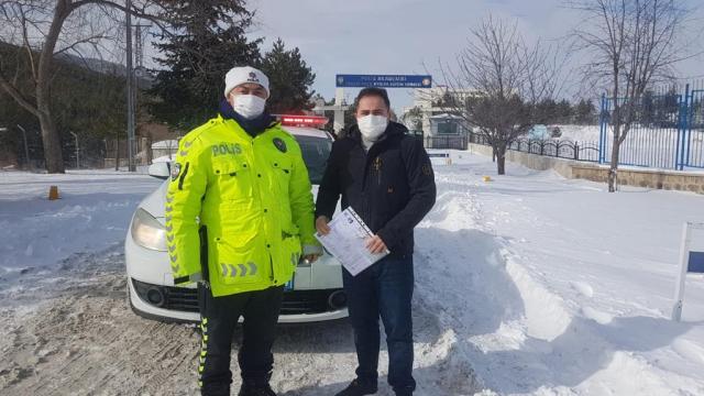 Trafik kazası geçiren polis adayını polisler mülakata yetiştirdi