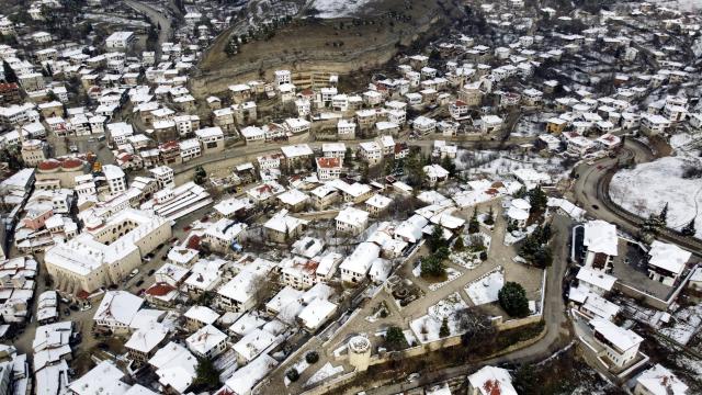 Safranbolunun tarihi konakları karla beyaza büründü