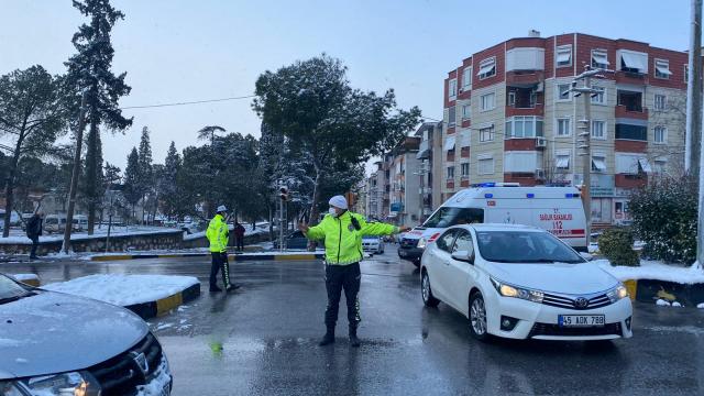 Somada soğuk hava ve kar yağışı hayatı olumsuz etkiliyor