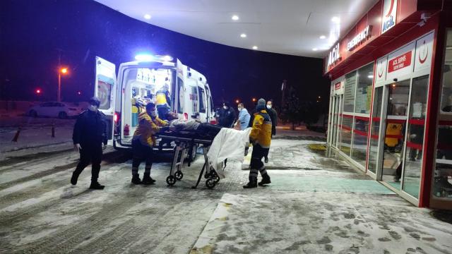 Yolcu otobüsü otomobile çarptı: 5 ölü, 38 yaralı