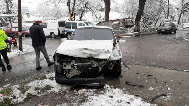 Karabükte iki trafik kazasında 6 kişi yaralandı
