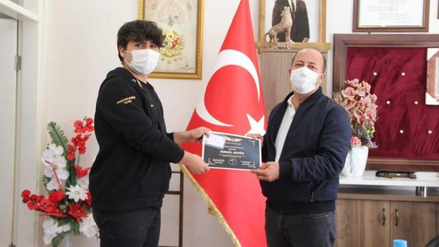 Yamaç paraşütü pilotlarından, Başkan Bakkala ziyaret