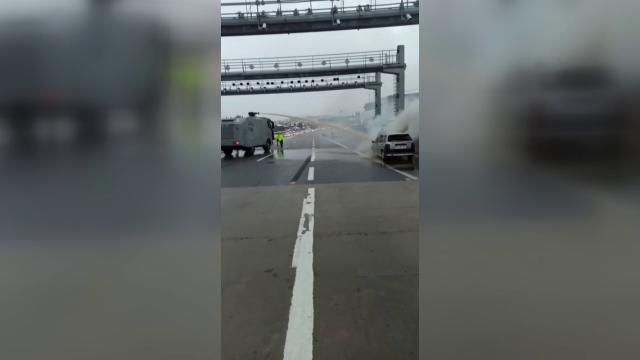 Köprüde seyir halindeki araçta yangın