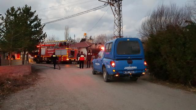 Erzincanda bir evin kalorifer kazanında yangın çıktı