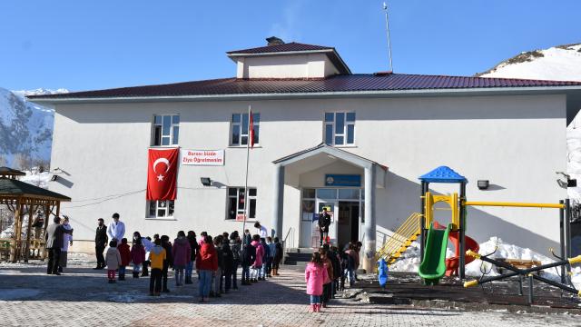 Van Bitlis, Muş ve Hakkaride okullar yüz yüze eğitime başladı