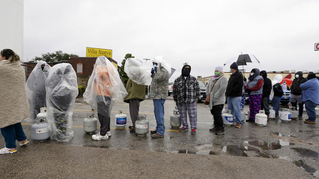 Elektrik, su, internet birden gitti, tüp kuyrukları görüldü
