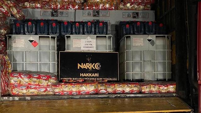 Hakkaride 3 ton asit anhidrit ele geçirildi
