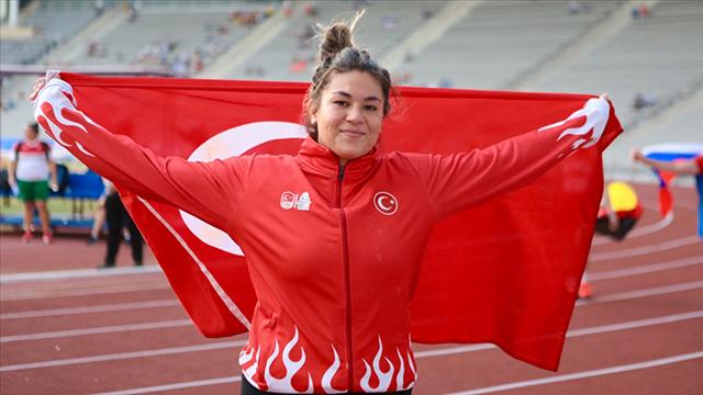 Milli atlet Becerek rekorunu 4. kez yükseltti