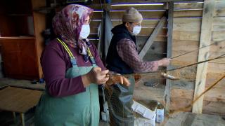 Ekmek teknesinde omuz omuza