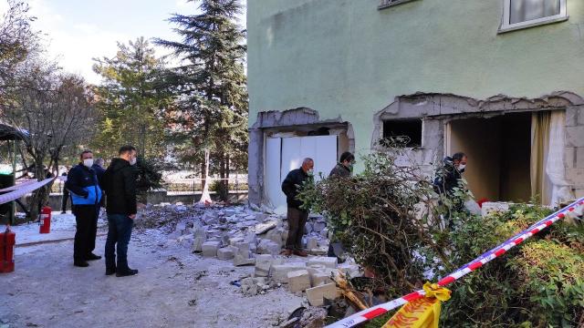 Başkentte doğal gaz patlamasının meydana geldiği binada inceleme sürüyor