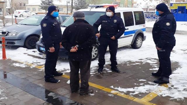 Polisin dikkati yaşlı adamın dolandırılmasını önledi