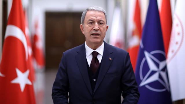 Bakan Akar: NATOda terörle mücadelede birlik içinde hareket etmenin altını çizdik