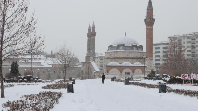 Sivasta kar nedeniyle 109 köy yolunda ulaşım sağlanamıyor