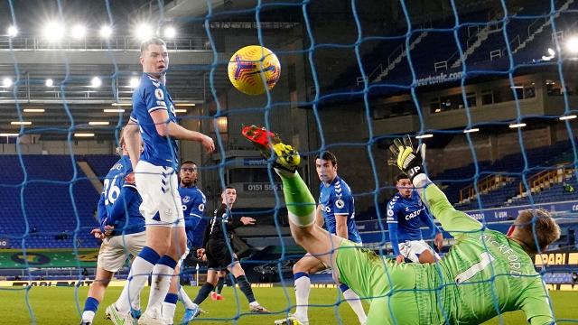 Manchester City, Evertonı yendi
