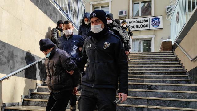 İstanbulda gasp zanlısı 12 kişiden 8i tutuklandı