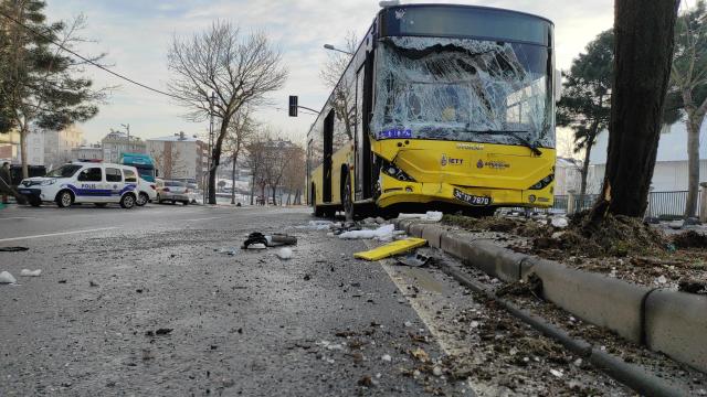 Sancaktepede belediye otobüsü ile minibüs çarpıştı: 7 yaralı