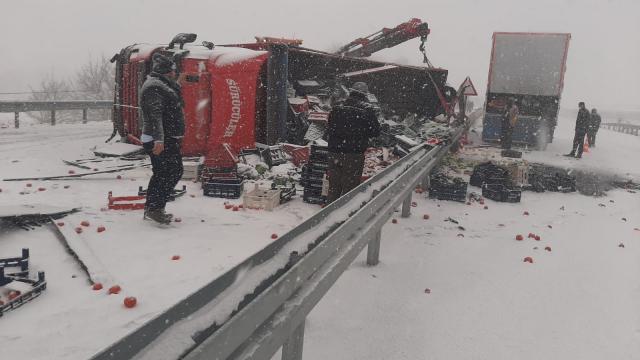 Elazığda iki tır çarpıştı: 3 yaralı