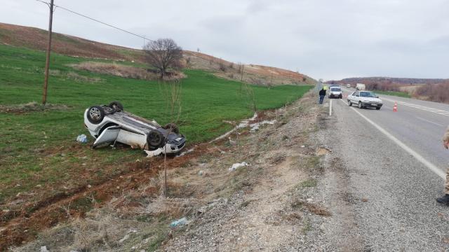 Adıyamanda otomobil takla attı: 3 yaralı