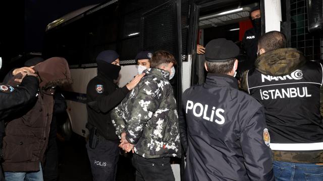 İstanbul merkezli uyuşturucu operasyonunda yakalanan 45 şüpheli adliyede