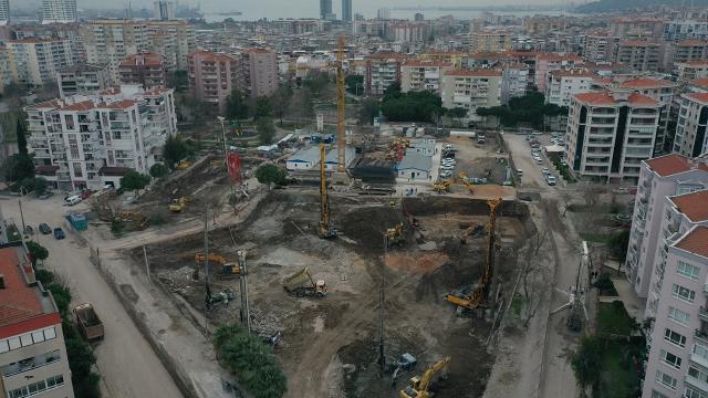 Depremin vurduğu Bayraklıda yeni binaların yapımına başlanıyor