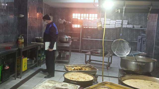 Tuzlada tarihi geçmiş 70 kilo tavuk eti imha edildi