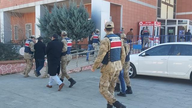 Gaziantepte bağ evinde uyuşturucu kullanan 7 şüpheli yakalandı