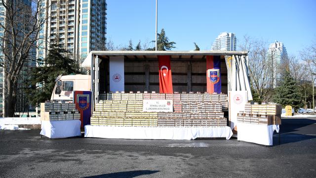İstanbulda 80 bin paket kaçak puro ele geçirildi