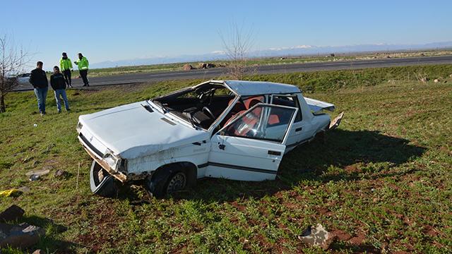 Şanlıurfada otomobil şarampole devrildi: 5 yaralı