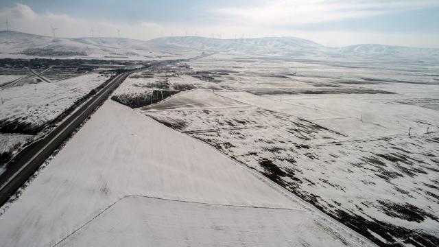 Konya Ovasına yağan kar çiftçinin yüzünü güldürdü
