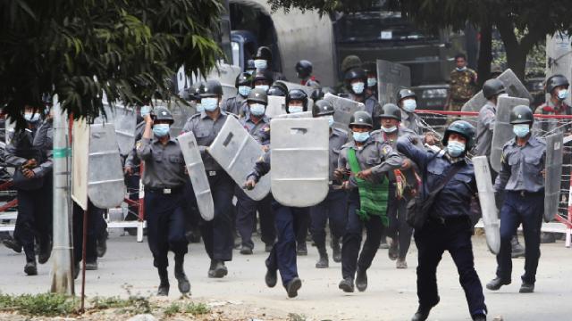 Myanmarda protestolarda hayatını kaybedenlerin sayısı 3e yükseldi