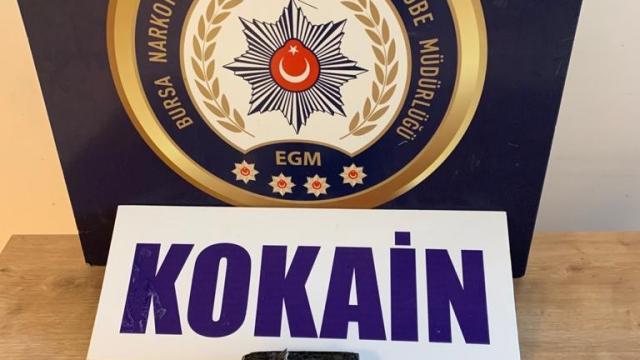 Otomobil lastiğinden 1 kilo kokain çıktı