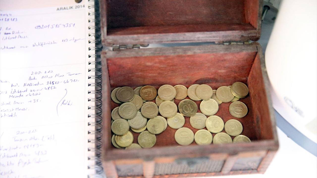 Cebindeki son parası bile var…