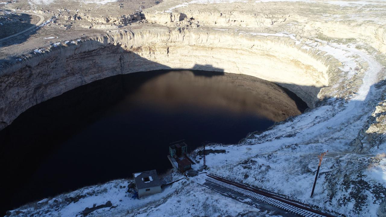 Obruk Gölü`ndeki su seviyesinin 28 metre azaldığına dikkat çeken Prof. Dr. Arık, şöyle konuştu: