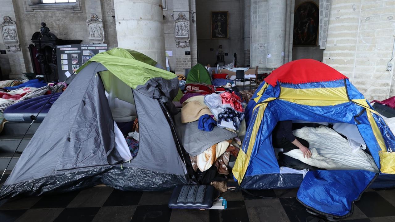 "Belçika`da oturum iznine sahip olunmadığı zaman hayat çok zor"