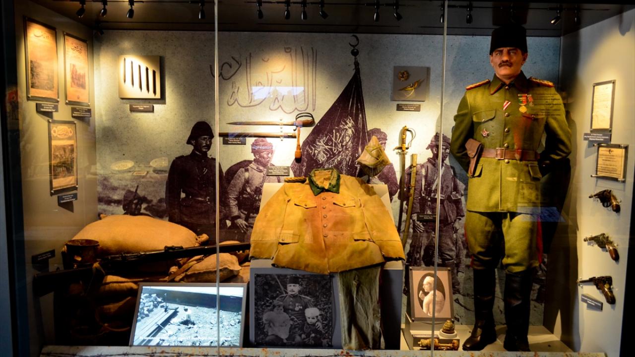 Ziyaretçiler tırın kente getirilmesini sevinçle karşıladı