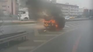 İstanbul'da yanarak kayan araç kamerada
