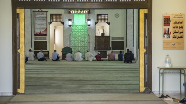 İspanyada camiye saldırı: Camlara "İslama ölüm" yazdılar