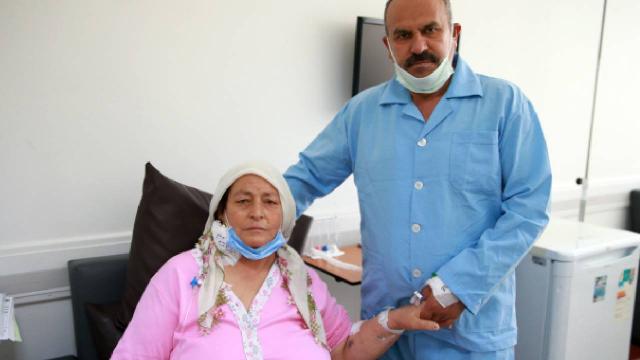 Diyaliz hastası kadın eşinin böbreğiyle yaşama tutundu