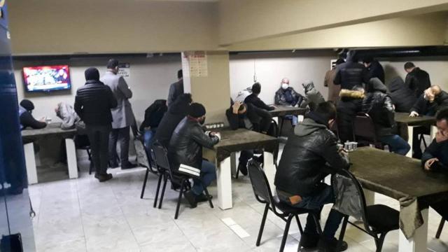 Kumar oynatılan dernek binalarındaki 236 kişiye para cezası