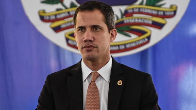 Venezuelada Guaido 15 yıl kamu görevlerinden men edildi