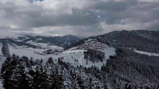 Giresun'unu doğası büyülüyor: Kümbet yaylası karla kaplandı