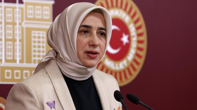 Özlem Zenginden Akşenere hakaret tepkisi